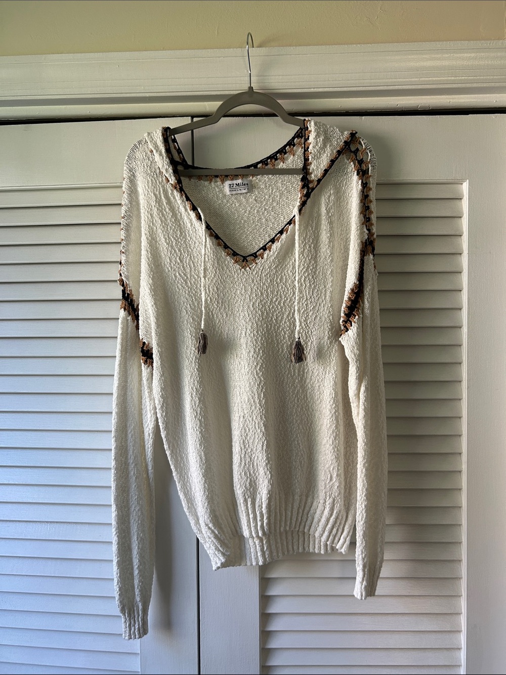 27 Miles Cream V-Neck Hooded Sweater with Contrast Trim